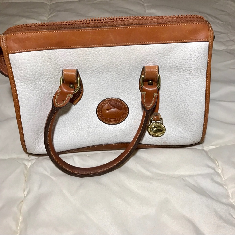 🦆Dooney & Bourke White Bag